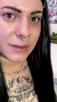 Trans-mädchen emma ink bekommt ihren schwanz von ihrem verheirateten hetero-nachbarn gelutscht