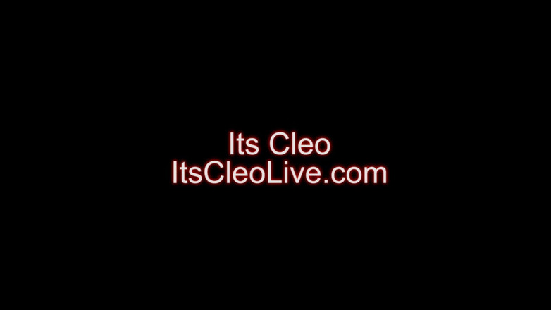 Cleo: Roztomilé kotě, které Cleo vystoupí s prsatou milfkou na kameru!