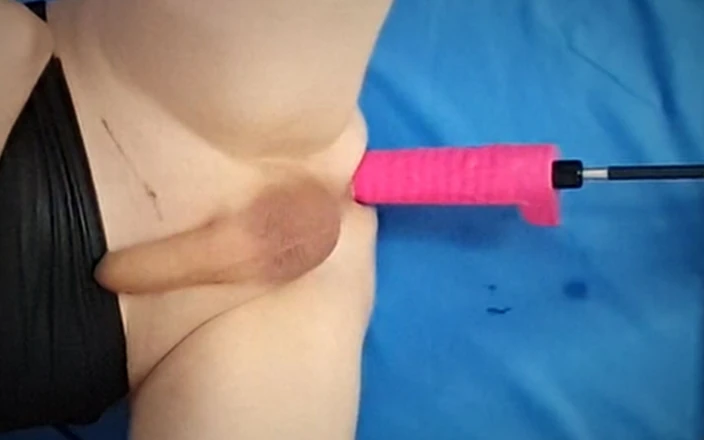 Mike Essex: Un vieux à grosse bite se fait baiser par un gode...