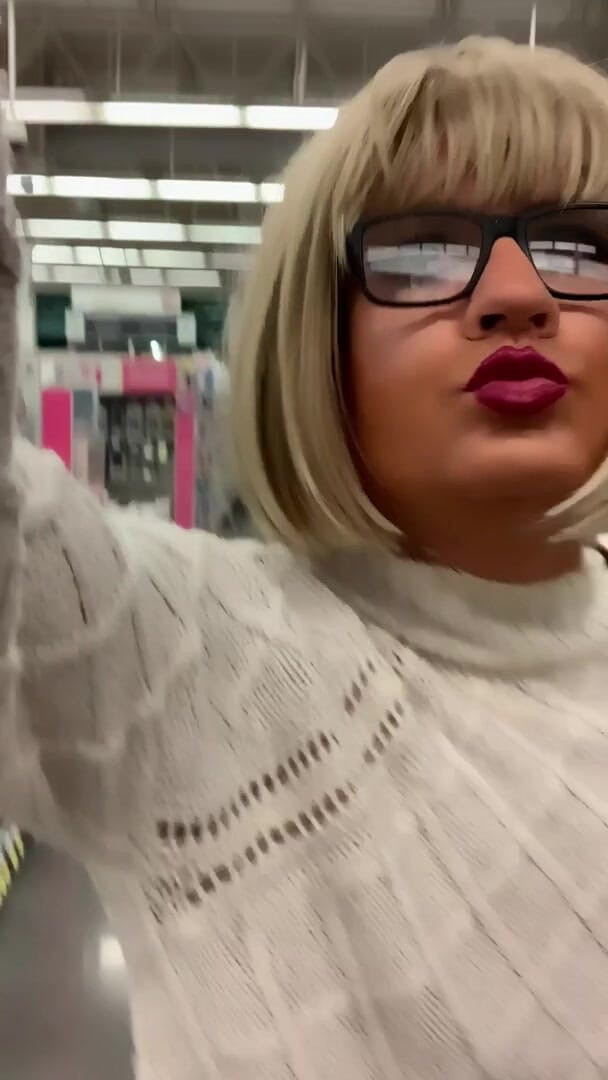 CindieLove: Tanga v Sexy Sissy TS Scarf pro exhibicionistu