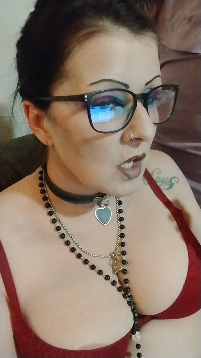 Abby Anna: MILF Smoking in a Bra