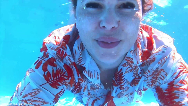 Emeli: Long Breath Holding Underwater