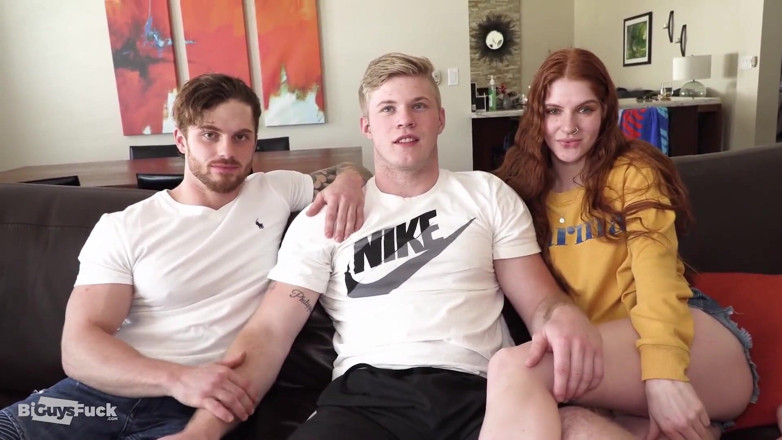 Bi Guys Fuck: Dustin Hazel Rips Deschide Boxerii preferați ai lui Troy Daniel
