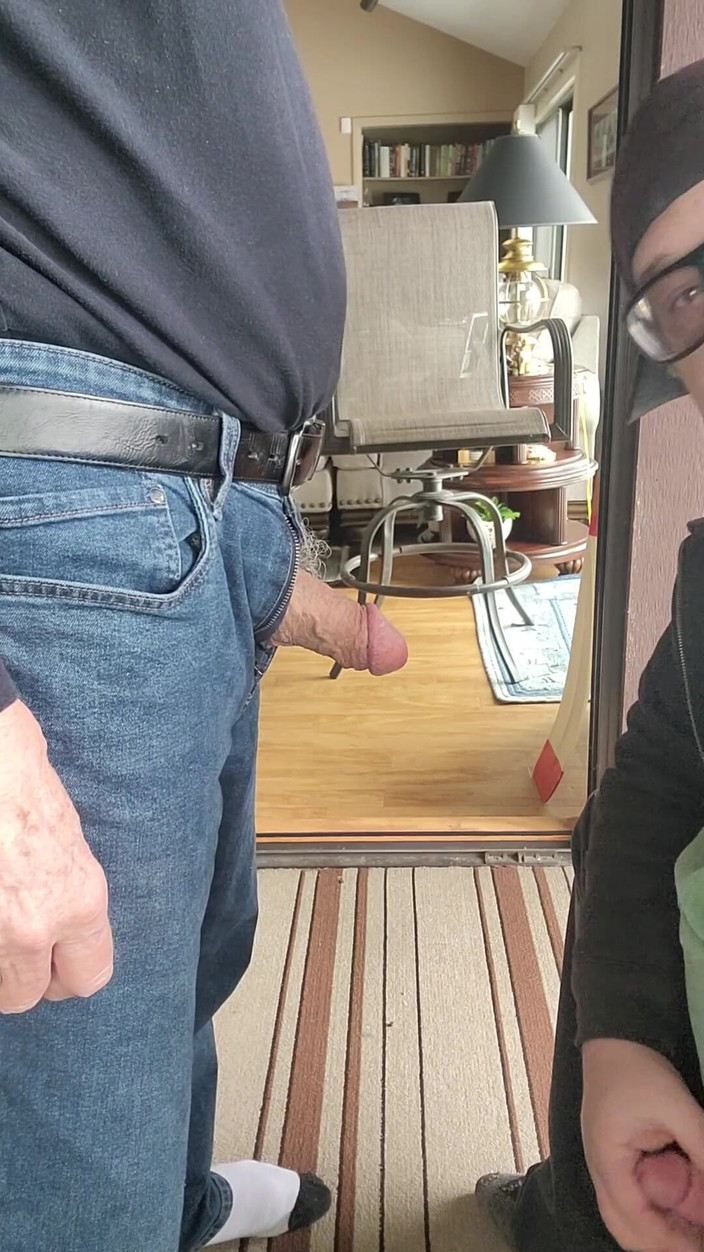 Jim fluffer: Rd.2 ジョニー、そして私は彼の厚い、79歳のイタリアの肉と彼の精液を飲み込む #jimmyflufferporn YahooでJimthedicksuckerにメールを送る。