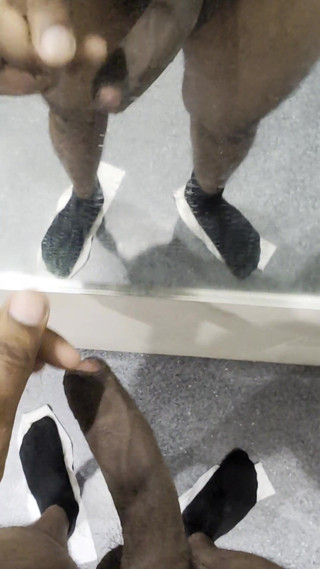 Mrhorny4u96: Un hétéro surpris en train de dans les toilettes publiques