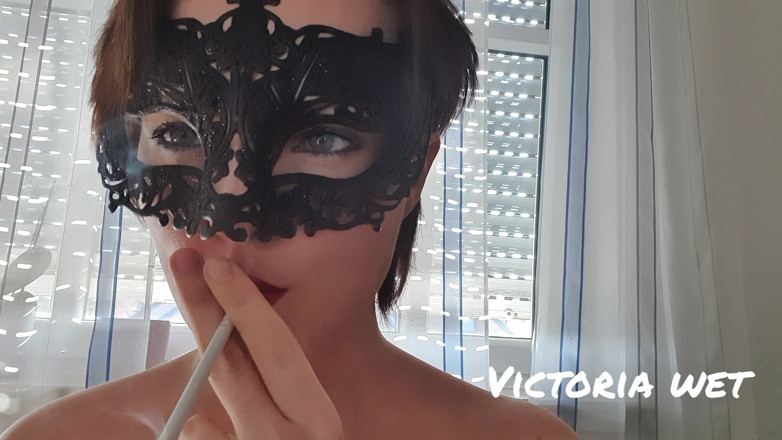 Victoria wet: Fetisch des sexy rauchens - zigarettenrauch