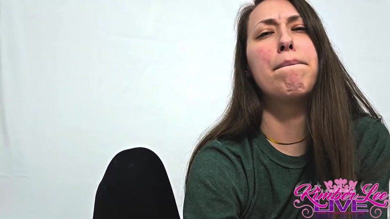 Kimber Lee: Încornoratul primește un cadou cu labă de la Kimber Lee