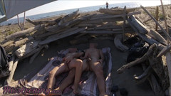 Miss Creamy: Gli sconosciuti beccano mia moglie a toccarsi e masturbare il...