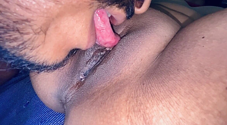 Desi Bhabhi 01: Bhabhi panas menghisap susu dan video menjilat pepek