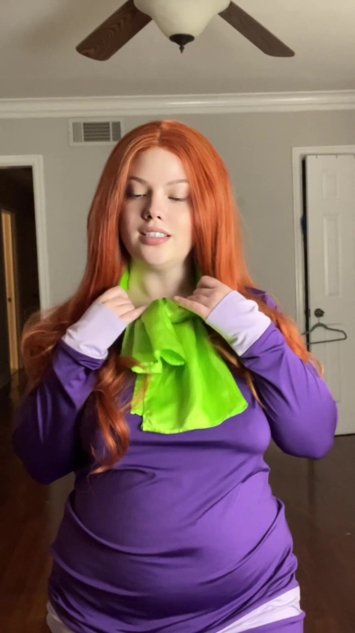 Dirtysecret: Daphne Fucking Her Pretty Cunt