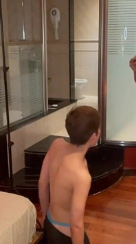 Intenzivní twink šukání - část 1