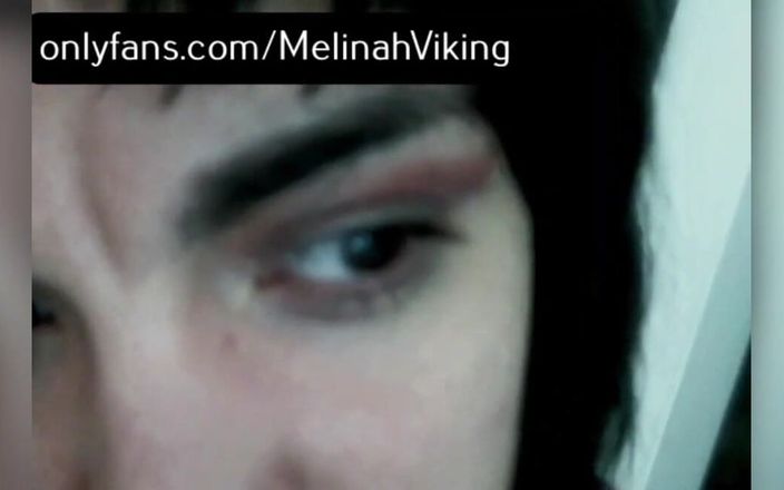 Melinah Viking: Kamera gösterisi yakın çekim