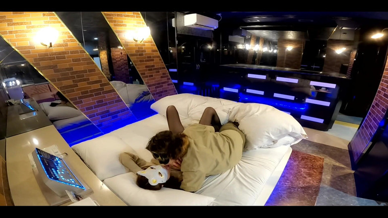 LuuLee0804: Una mujer casada pervertida que le miente a su marido...