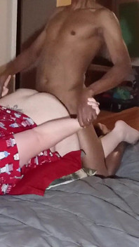 Me dê essa porra enquanto você me fode por trás