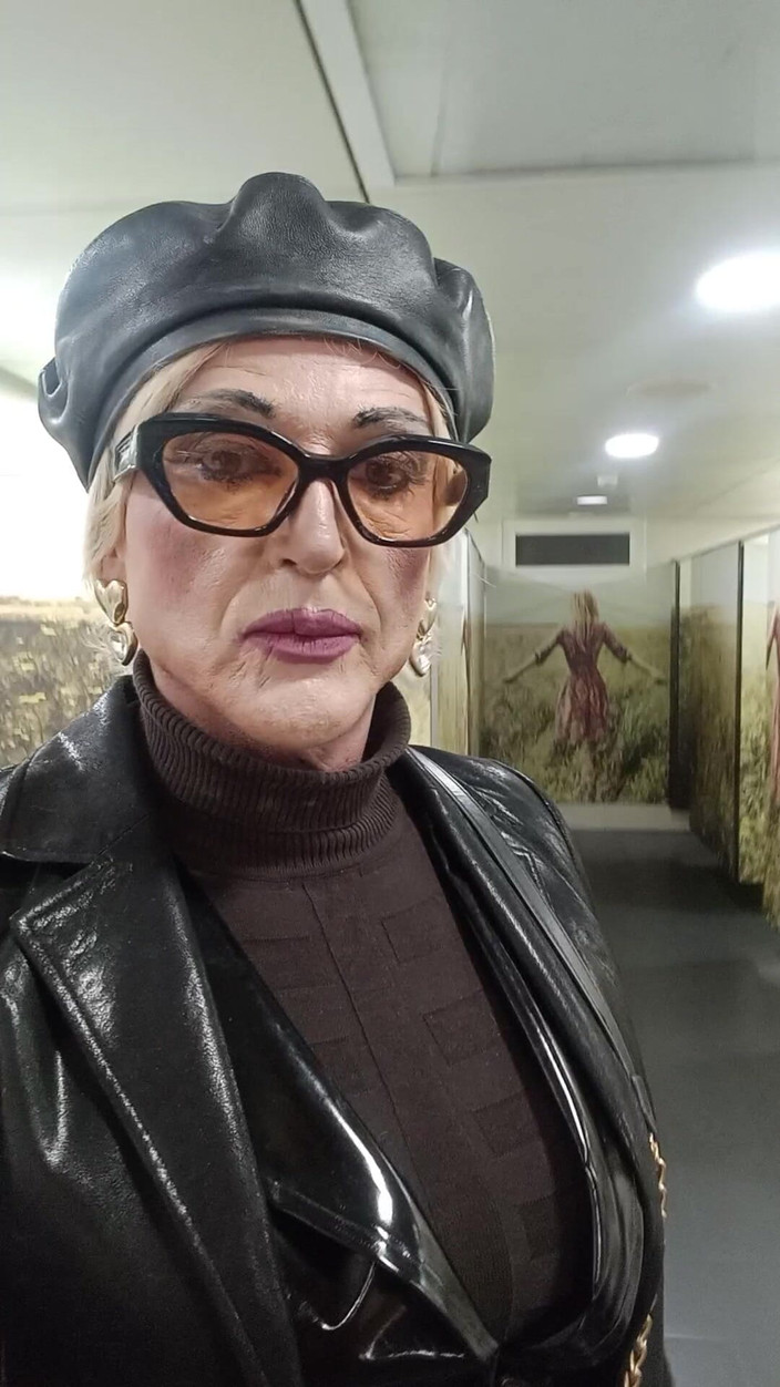 Tatiana Zorrita: Loira em couro