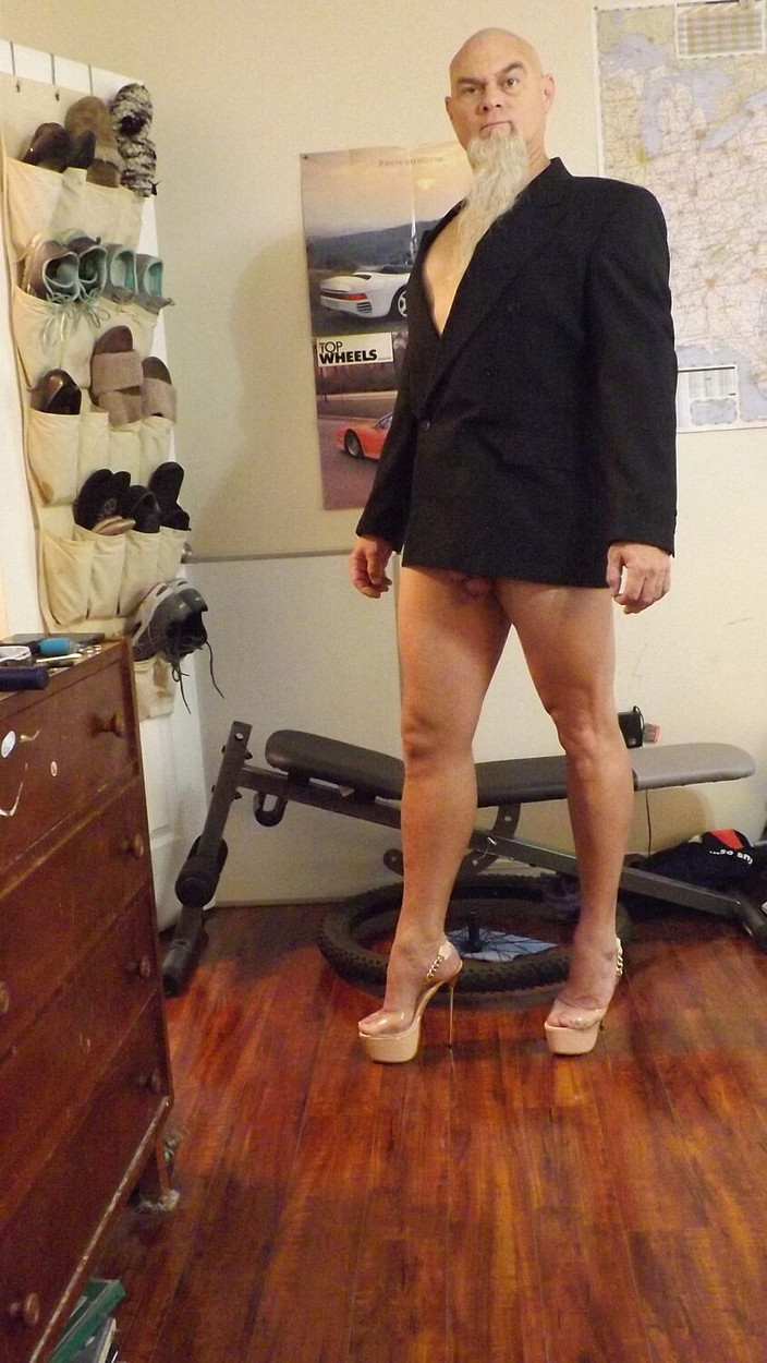 MrLeggs: नंगे पैर अपने पैरों से ब्लॉक ड्राइव के आसपास ड्राइविंग