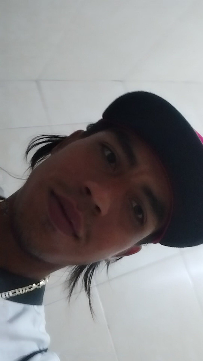 AlexAlejandro13: Saya harap seorang wanita akan menangkap saya di bilik air