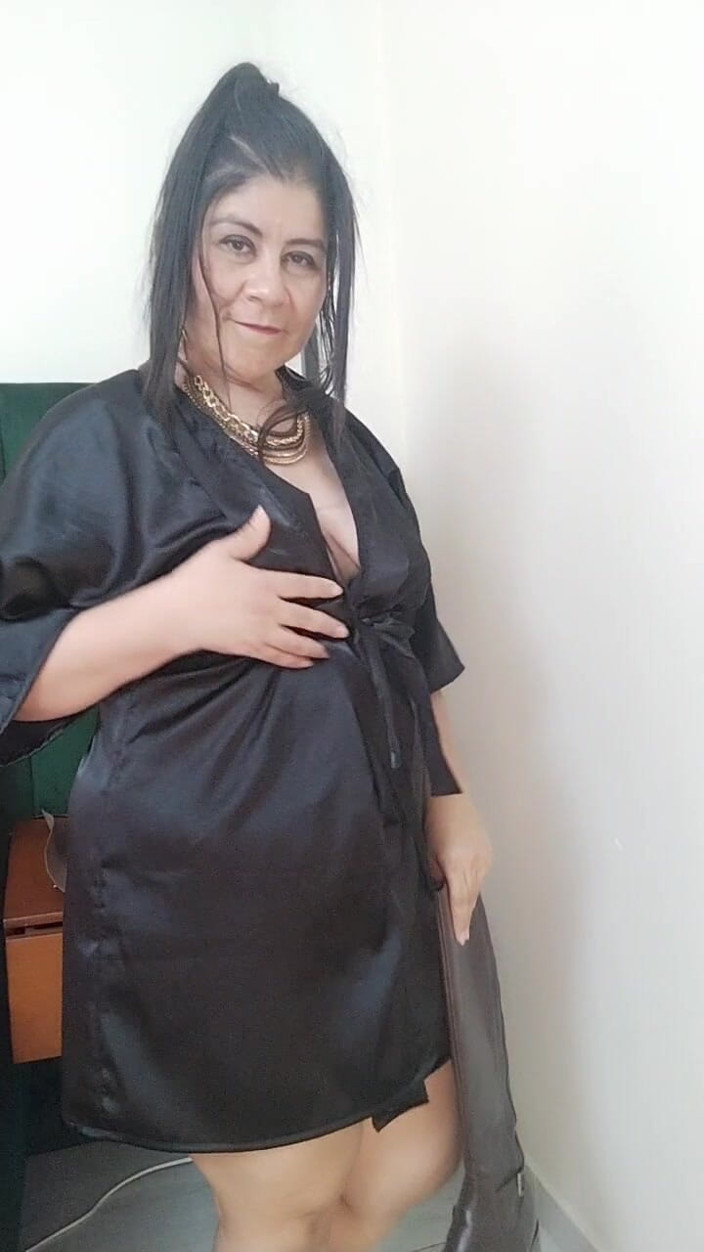 Latin webcam: Pertunjukan khas MILF berbogel