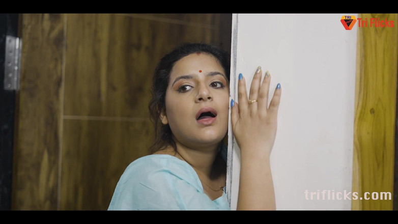 Triflicks: Garmi S02e01 Roztomilá sexy a dokonalá Desi Bhabhi Zoya Rathore...