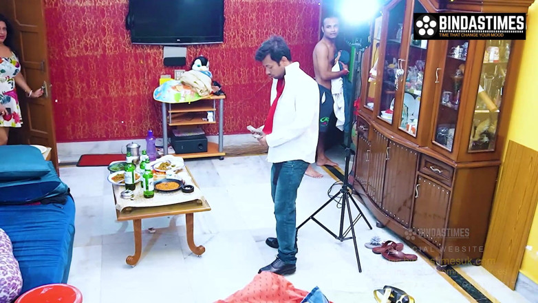 Cine Flix Media: Desi indisches hotel, große milf-managerin Riya will zwei große schwänze...