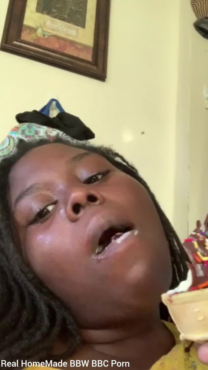 Super sexy ebony cuties: Fan-verzoek likken van een ijsje met besprenkelen