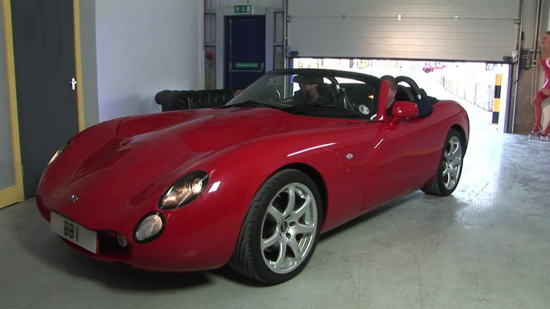 Ride Me In The Car: Blonde Motor Babe really grind my gears
