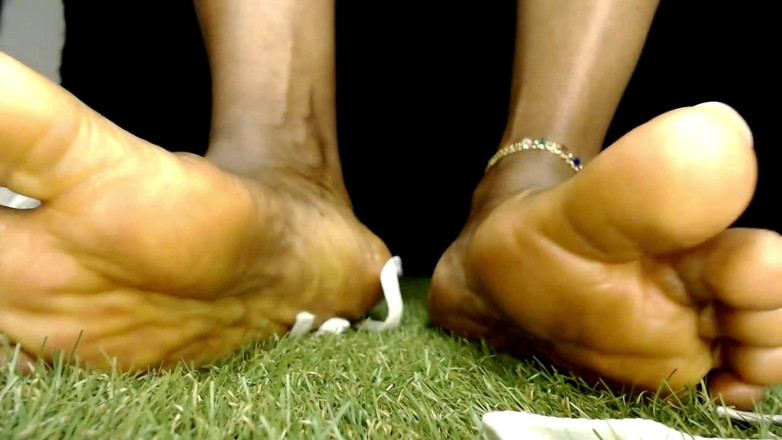 Maeling: Monsters Feet Sneakers Growth - a gigante do pé antigo, fetiche...