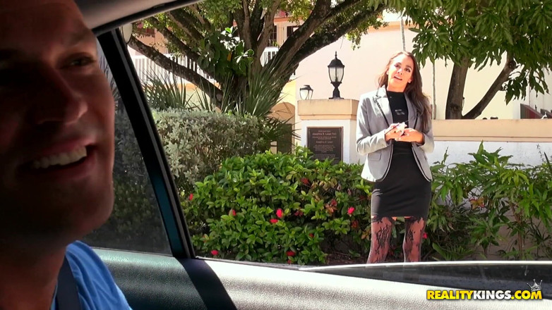 Reality Kings: Realitykings - Mature Bobbi Rydell Sucks Sean in a Car Before...