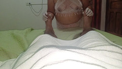 Milfta boohot: Mogen massös blir upphetsad när hon ser min kuk och...