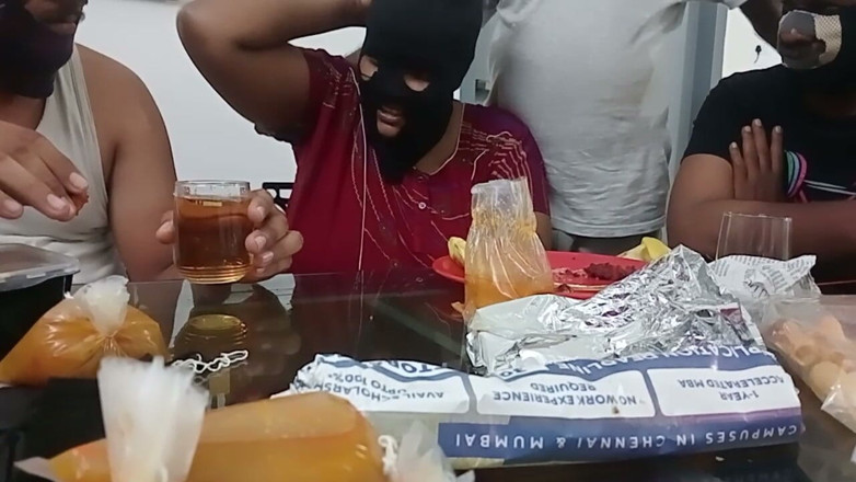 Priya aunty: Mesa de comedor, juegos previos sucios y calientes hablando