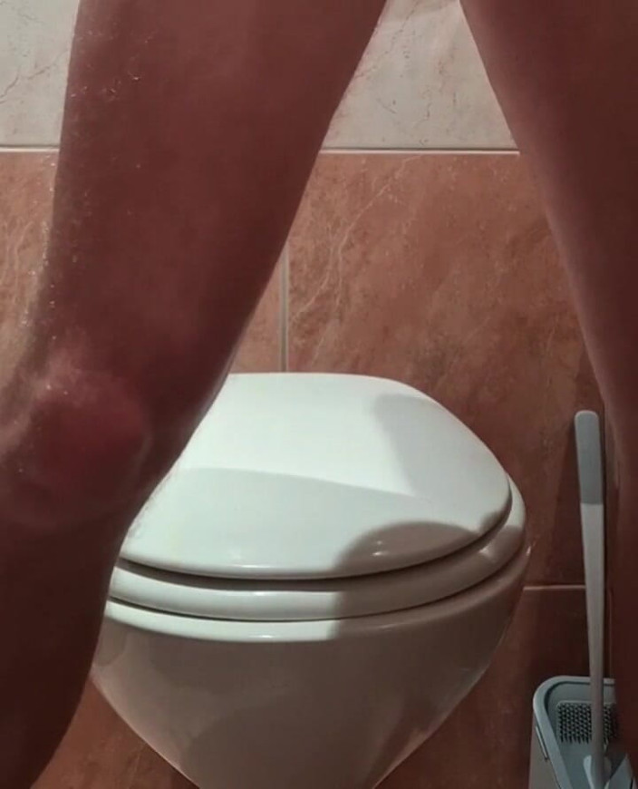NoFace Twink X: Gorący gej twink jedzie ogromne dildo analne