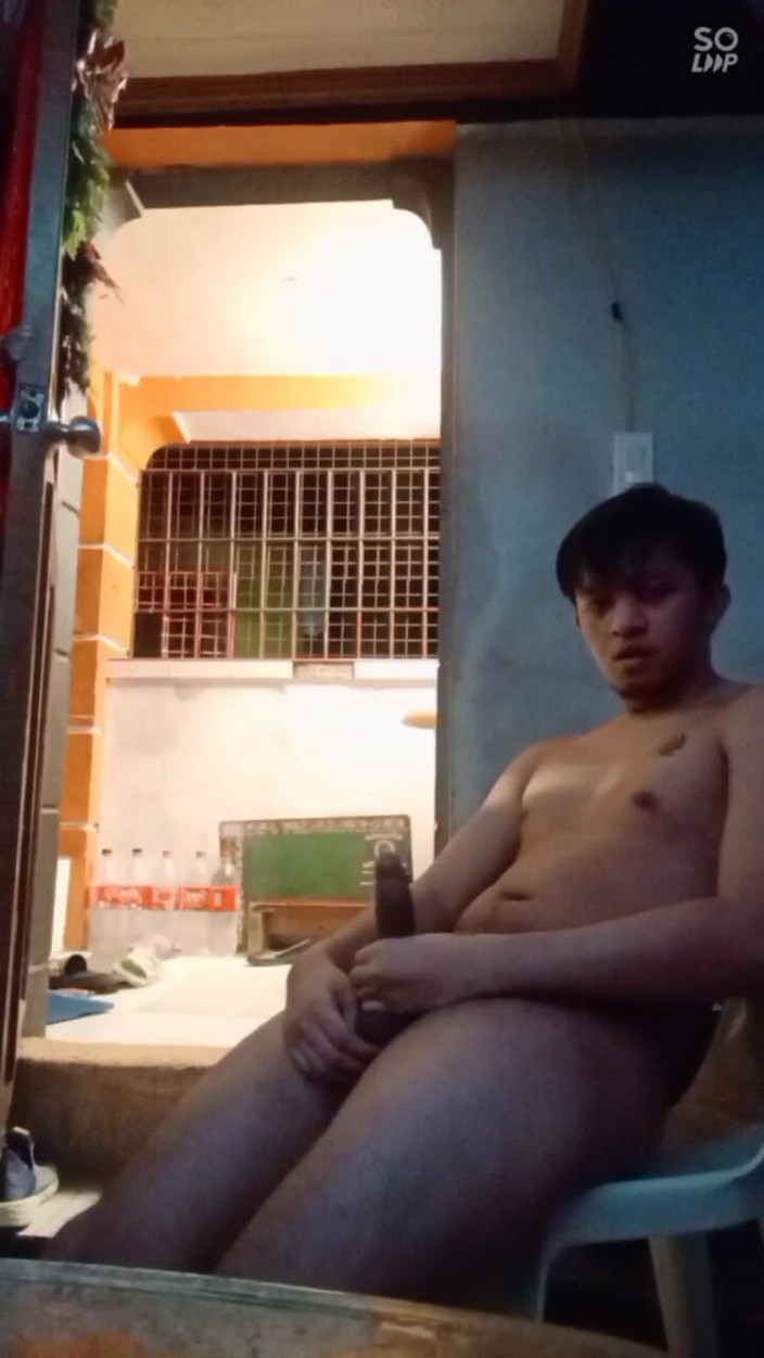 Rent A Gay Productions: Pinoy Boy Mostra La Troia Con Un Cazzo Enorme E...
