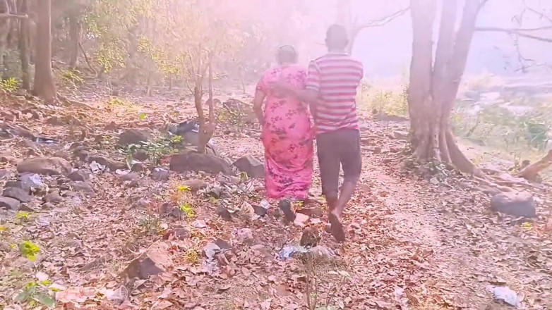 Telugu honey lips: Desi stiefmutter und stiefsohn sex im freien, telugu dirtytalk