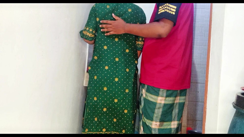 Riya_Moni077: Ich habe mein bhabi gefickt, während sie kochte