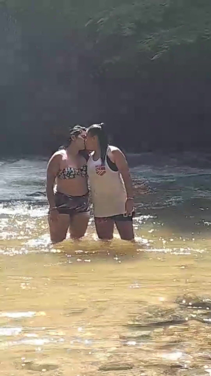 Leona AndJazzlin: ラテン語の裸のセックスカップル