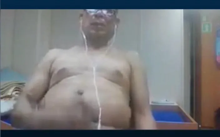 bobbylust17: Horny Stepdad