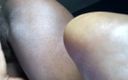 Dzaddy long strokes: Sexy milf mostra peitos grandes e buceta com dedos