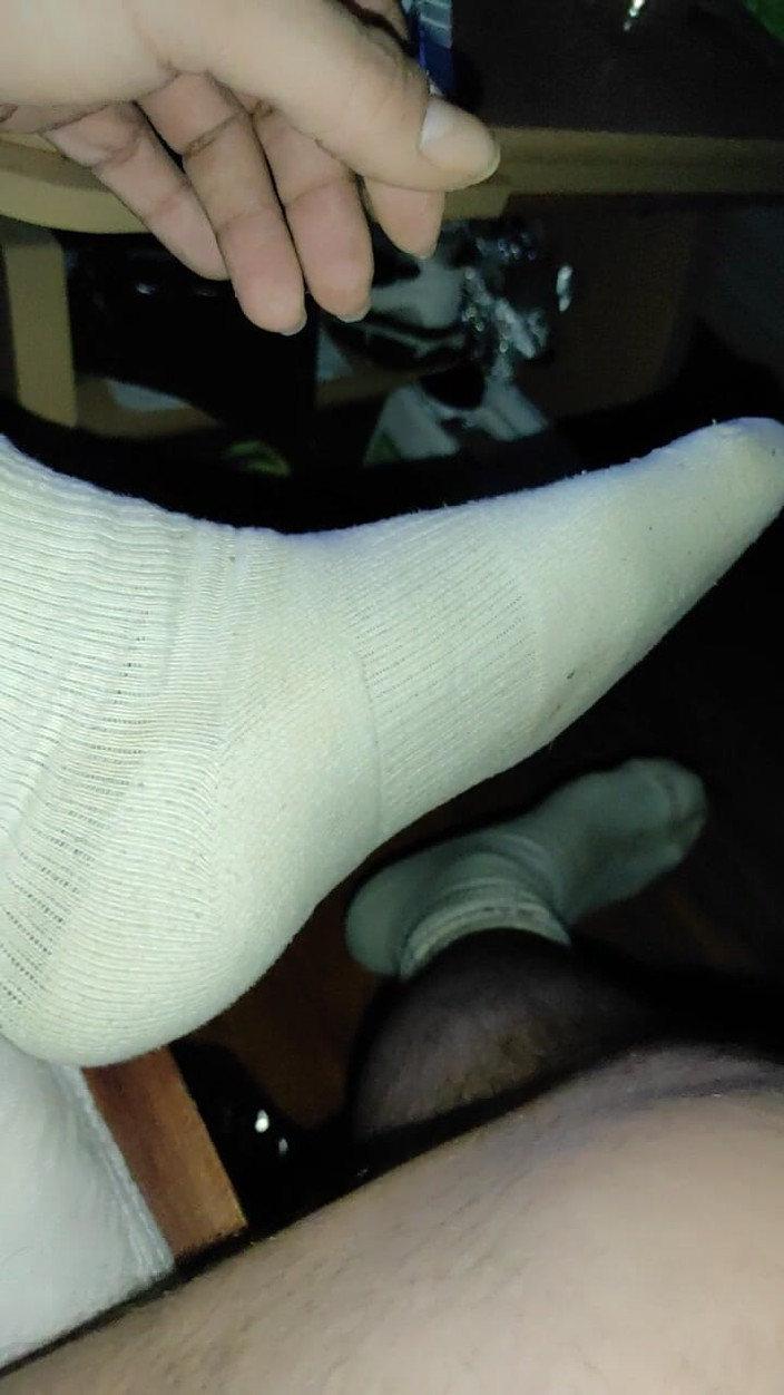 SmokedAlloy2: Spor ayakkabıları ve beyaz çoraplar Viagra gibi görünüyor