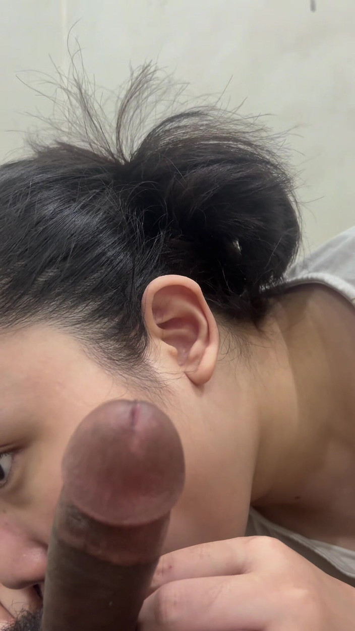 Mommy Puchong: मुझे अपने मुंह में उसका बड़ा लंड पसंद है