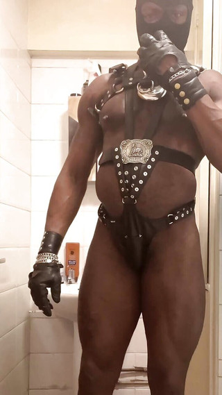 Black smoking muscle stepdad: काली मांसपेशियों में हुड वाली धूम्रपान वाली कामोत्तेजक लंड