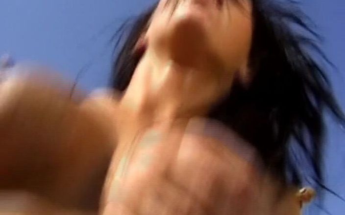 Busty German Sluts: Troie tedesche che mangiano sborra scopate in piscina