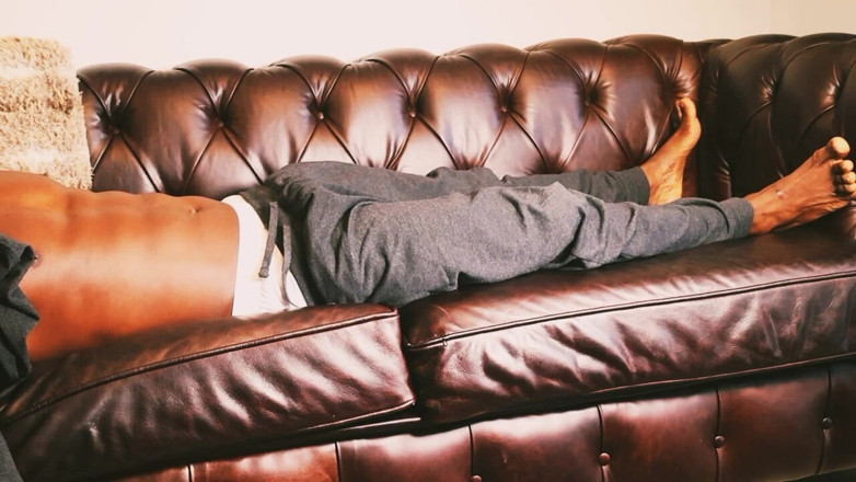 Closecoconut: Masculine Man Masterbates Hard on Couch