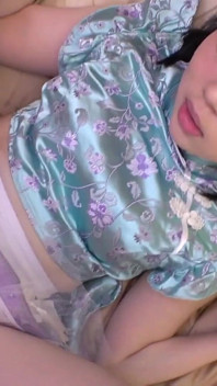 Parte 1 Sesso infedele con una ragazza cinese cameriera Cafe! Creampie nella piccola vagina della donna trombata! Sana (20)