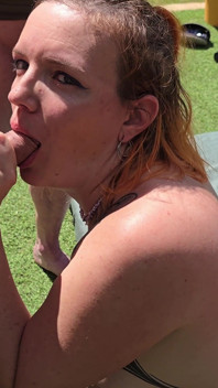 Trío anal completo para puta junto a la piscina