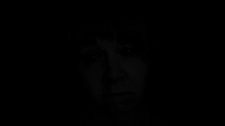 Jolie Lyon: Macecha náboženského přítele zoufale touží po tvém semene