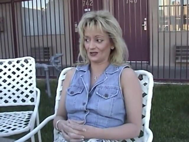 POV JOE: MAMĂ SEXY Megan se fute cu un străin în timp ce...