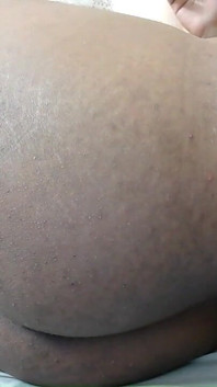 Moja dziewczyna powiedziała mi włóż duży dildo w dupę