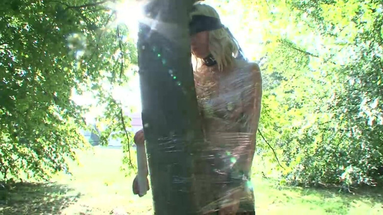 Absolute BDSM films - The original: BDSM en plein air avec une esclave mature