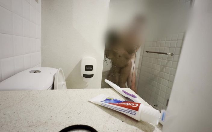 Pacho fox: Fånga min styvsyster som rör sig själv i duschen och...