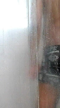 Twerking im bad # 2 Unter der dusche tanzen